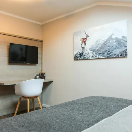 Alpenchic Apartman *